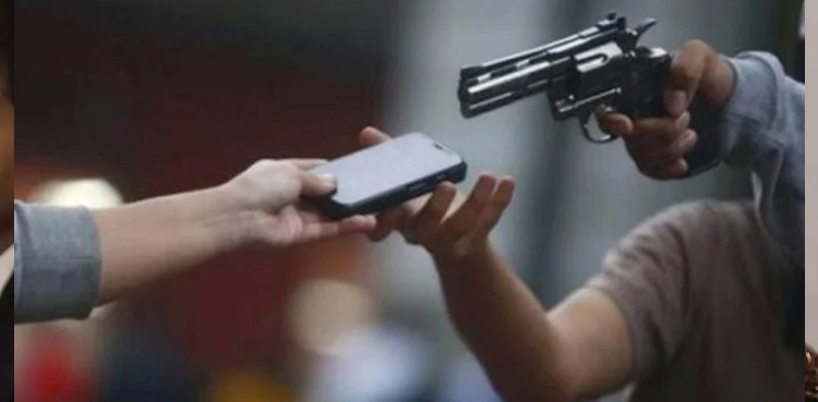 Two ‘dacoits’ caught red-handed by Karachi citizens