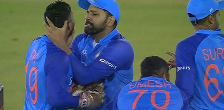Rohit Sharma scolds Dinesh Karthik, video goes viral