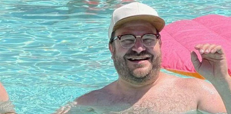 Man randomly finds doppelganger during vacation