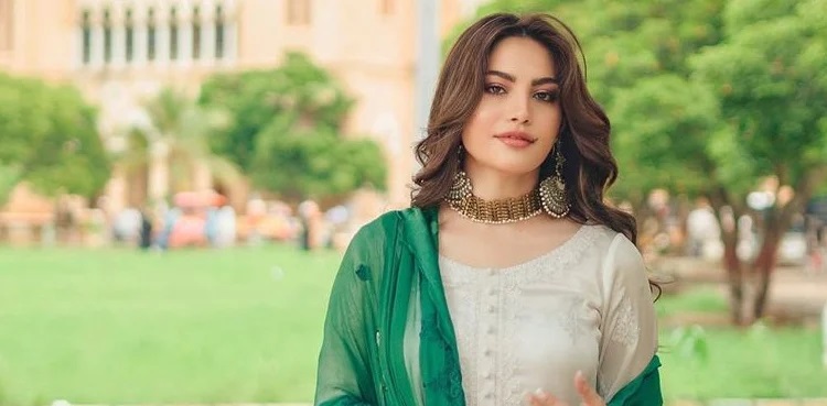 Neelam Muneer wows netizens with latest picture
