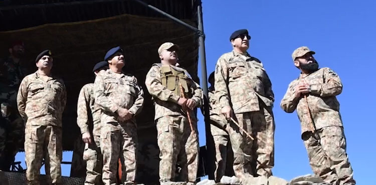 COAS Bajwa visits LoC, reviews operational readiness of troops