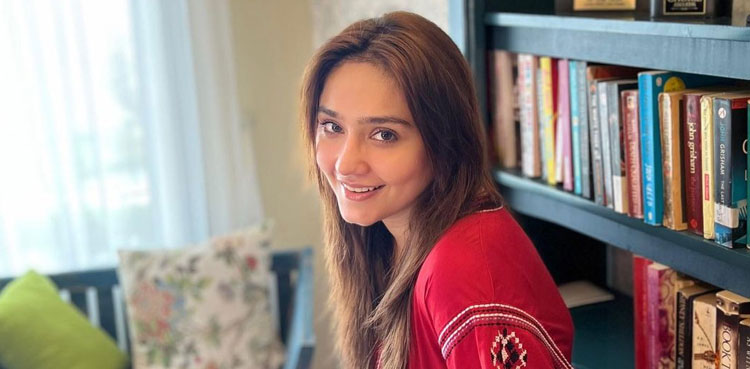 Dur-e-Fishan writes sweet birthday message for mother