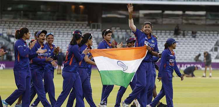 India's women cricketers to receive same fees as men