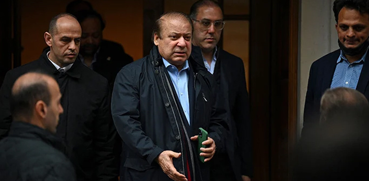 Nawaz Sharif, Maryam Nawaz return to London