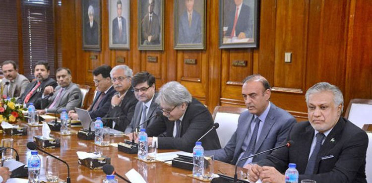Ishaq Dar says stabilising Pakistan’s economy govt’s top priority