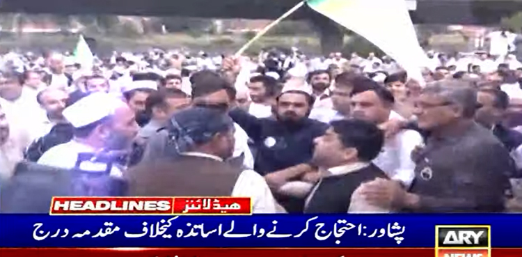 Peshawar: Case registered against protesting schoolteachers