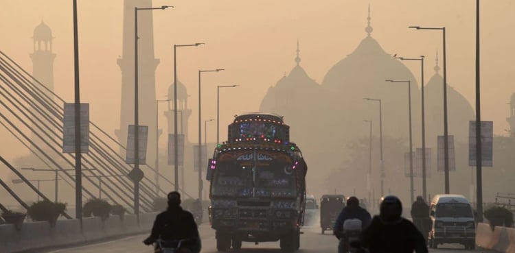 LHC orders to impose smog emergency in Punjab
