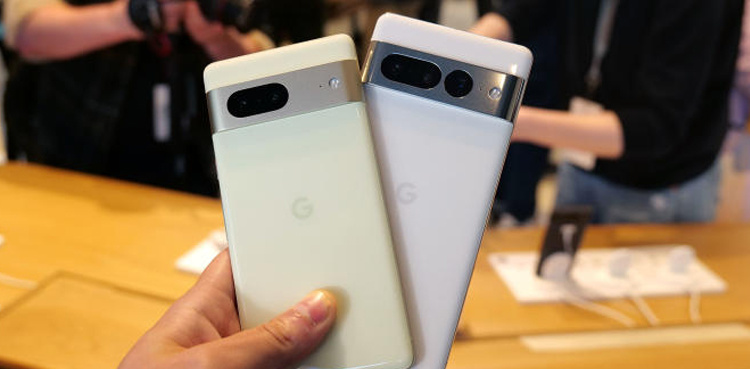 Google looks to raise its smartphone game with latest Pixel 7