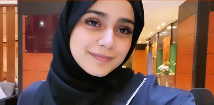 Aima Baig gives a humble reply to religious critic