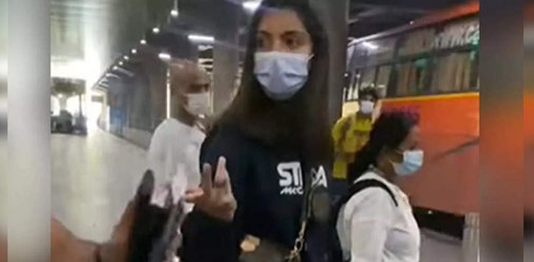 Anushka Sharma gets angry at paparazzi, video goes viral