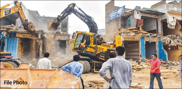 Karachi: Protesters block Scheme 33 road against anti-encroachment drive