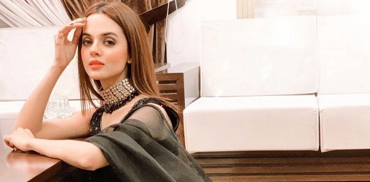 Komal Meer's stylish photoshoot goes viral