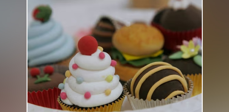 Life imitates tart: Japanese shop mistakenly sells plastic pastries