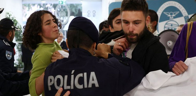 Climate protesters in Portugal storm building, urge minister to step down