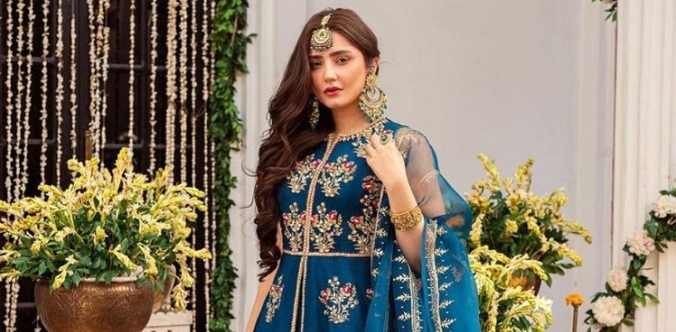 Dur-e-Fishan Saleem sets social media ablaze with glam look