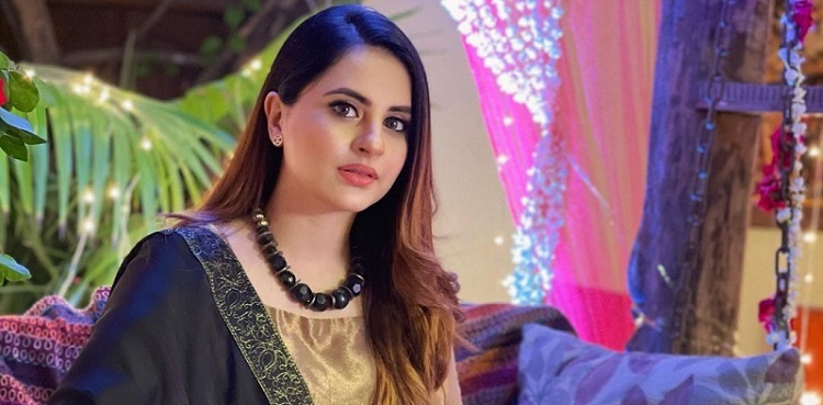 Fatima Effendi drops unseen pictures from 'Betiyaan' sets