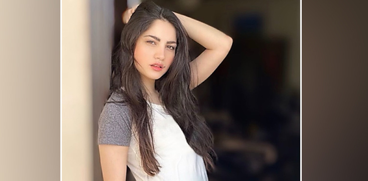Neelam Muneer's latest picture goes viral