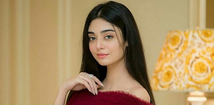 Noor Zafar Khan drops new clicks from Dubai getaway