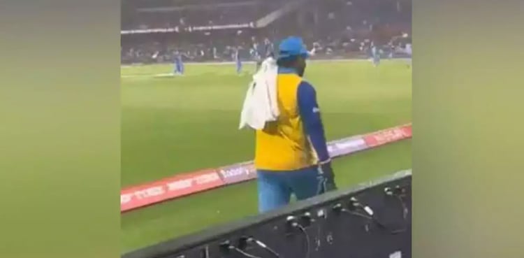 'Urvashi bula rahi hai': Rishabh Pant furious after fan teases him