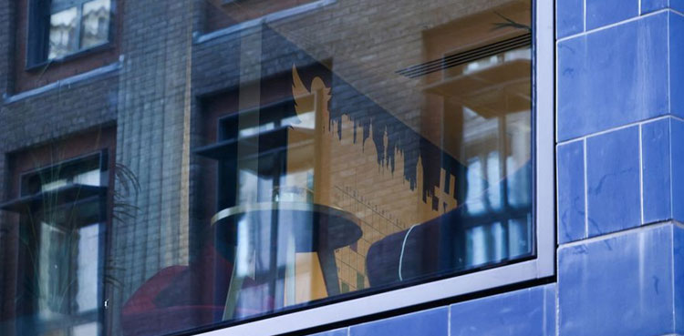 Twitter temporarily closes offices as layoffs begin