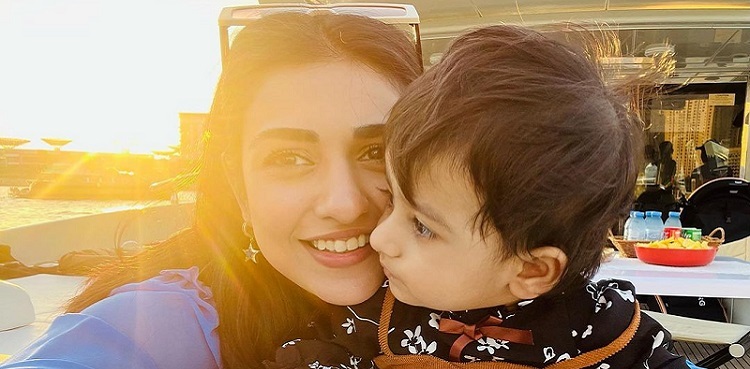 Viral: Sarah Khan awes social media with Alyana Falak new pictures