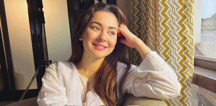 Hania Aamir goes bare-faced for Friday night out: See pics