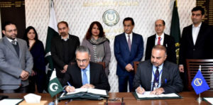 Pakistan signs $772mn flood loan deal with ADB