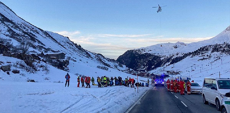 Rescuers search for skiers after Austria avalanche