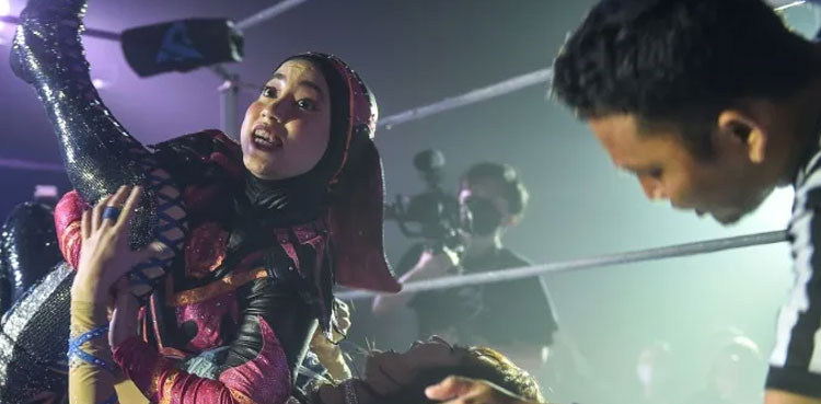 Hijab-wearing Malaysian wrestler Nor Diana is smashing down barriers