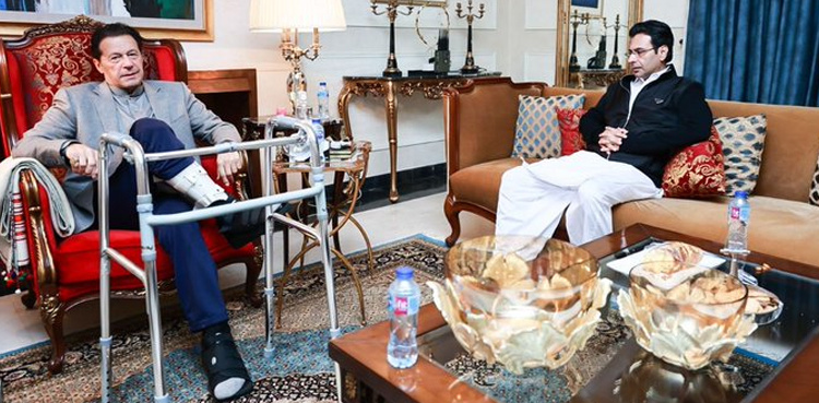 Moonis Elahi meets Imran Khan, finalises strategy to dissolve Punjab Assembly