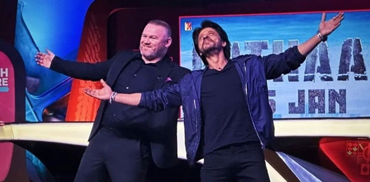 Shah Rukh Khan, Wayne Rooney recreate signature pose, video goes viral