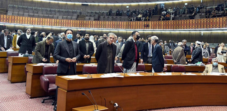 Imran Khan summons PTI MPs meeting to chalk out strategy on resignations