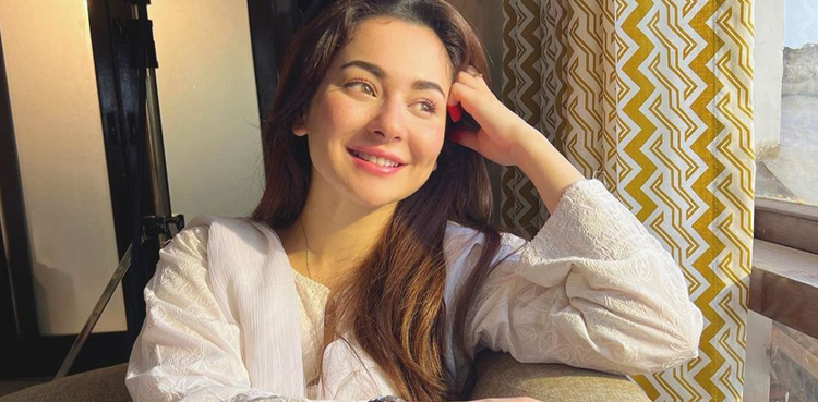 Hania Aamir shares her pictures from 'Mujhe Pyaar Hua Tha' sets