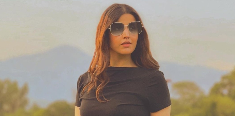 Hareem Farooq grooves to music, video goes viral