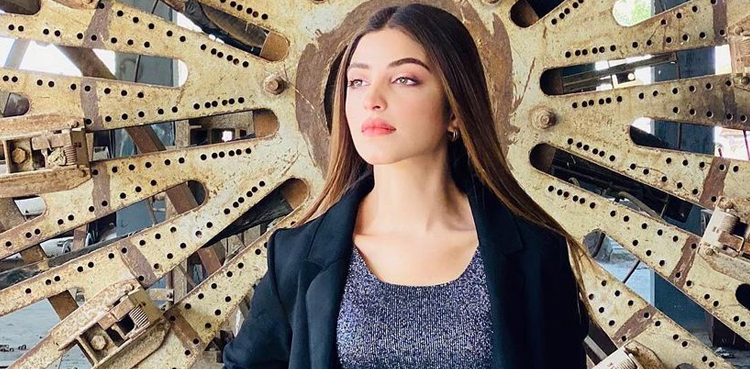 Kinza Hashmi wows social media with her latest video