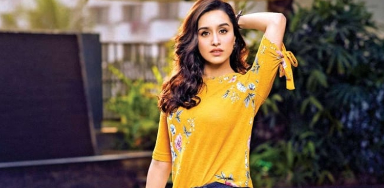 Shraddha Kapoor's latest picture goes viral, makes request