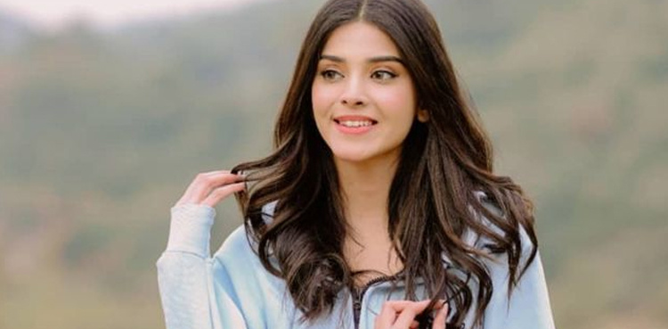 'Meri dunya tmhe ho': Zainab Shabbir's pictures go viral