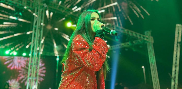 WATCH: Aima Baig covers Mehdi Hassan's song 'Mujhay Tum Nazar Say'