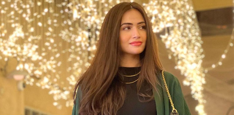 Sana Javed is sight to behold in latest pictures