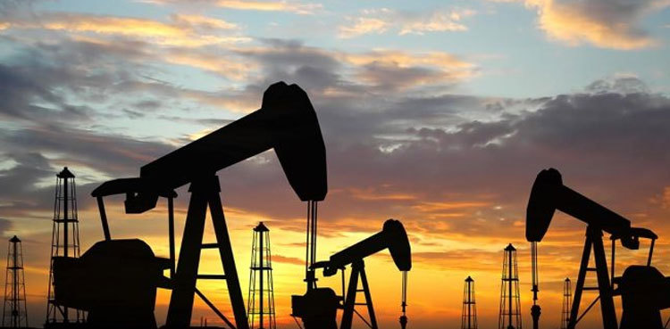 Oil slips on rate hike worries, Russian crude flows despite China performance