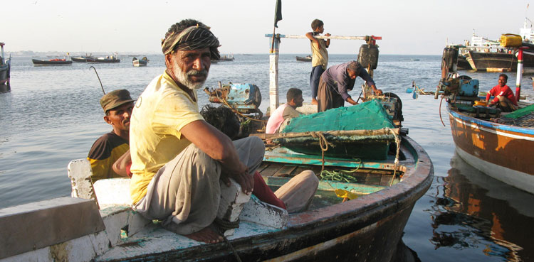 Balochistan CM approves issuance of health cards for fishermen