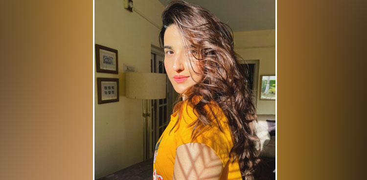 'Dare to be free': Hareem Farooq encourages netizens via pictures
