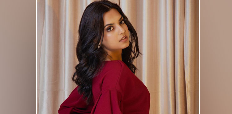 'Habs' fame Janice Tessa makes singing debut