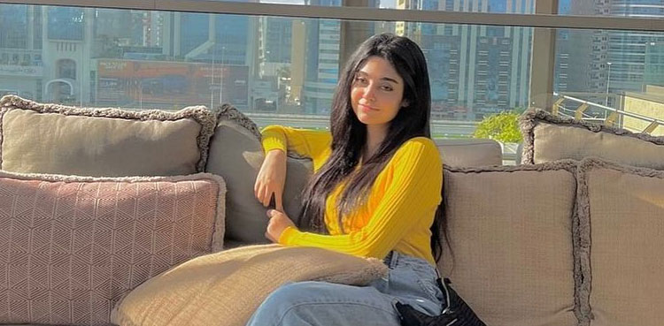 Noor Zafar Khan's pictures in all-black win hearts