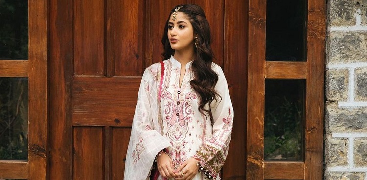 Sajal Aly looks like a dream in Saree: See pics