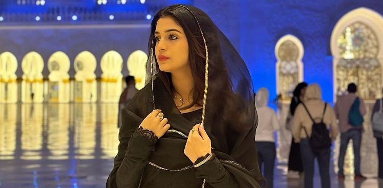 Laiba Khan wins social media with latest pictures