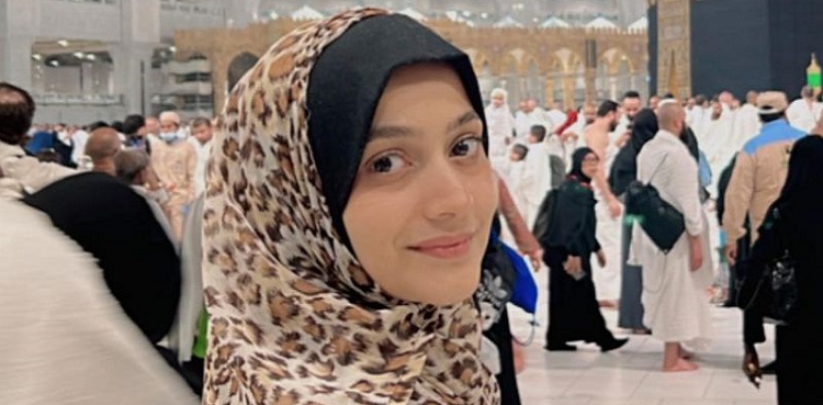 Zarnish Khan wipes off Instagram feed after performing Umrah