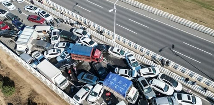 Sixteen killed in China highway pile-up