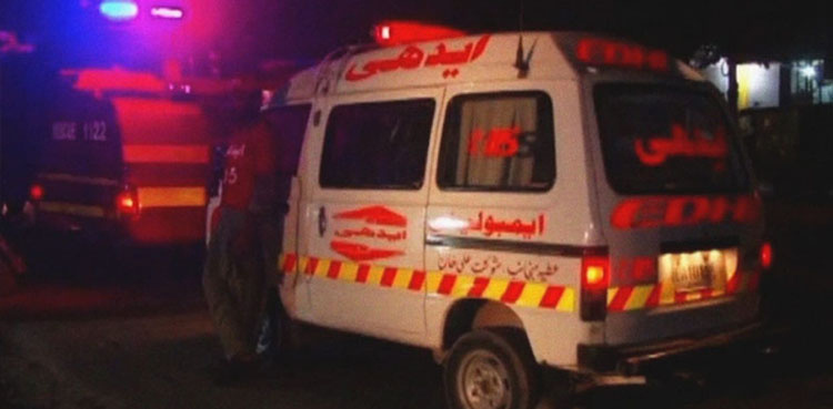 One dead, over 30 injured as wedding guests' bus overturns in Jacobabad
