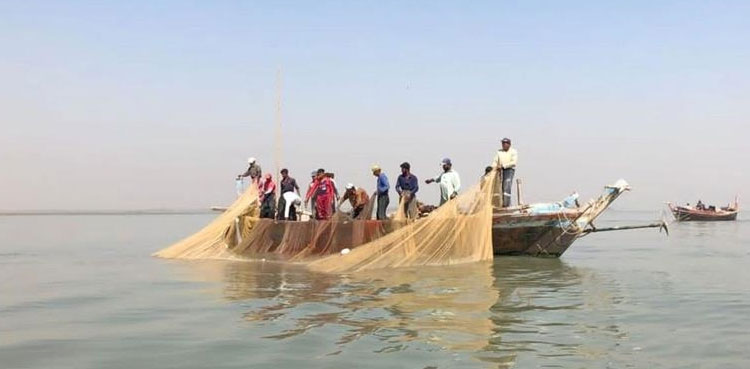 12 Pakistani fishermen return home from Indian jail